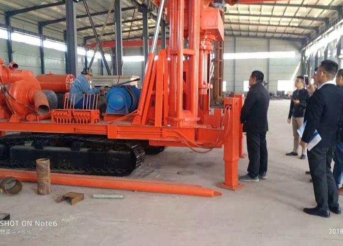灌注桩钻机客户来访
